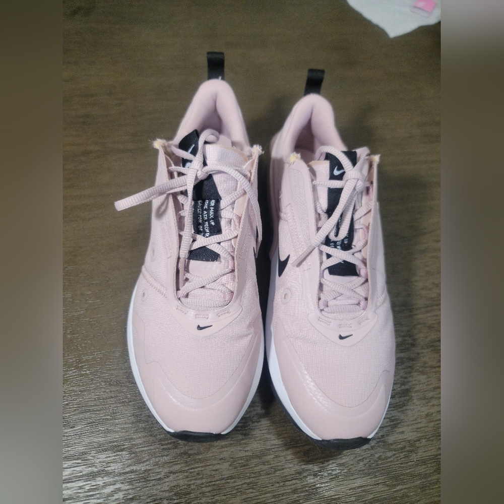 Nike Women's Light Pink Athletic Shoes